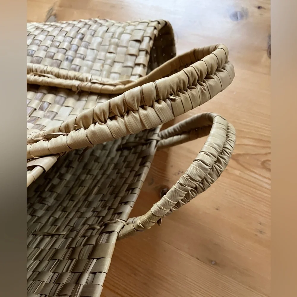 Woven Tote 16”x11.5”5” With 3” Rise Handle EUC